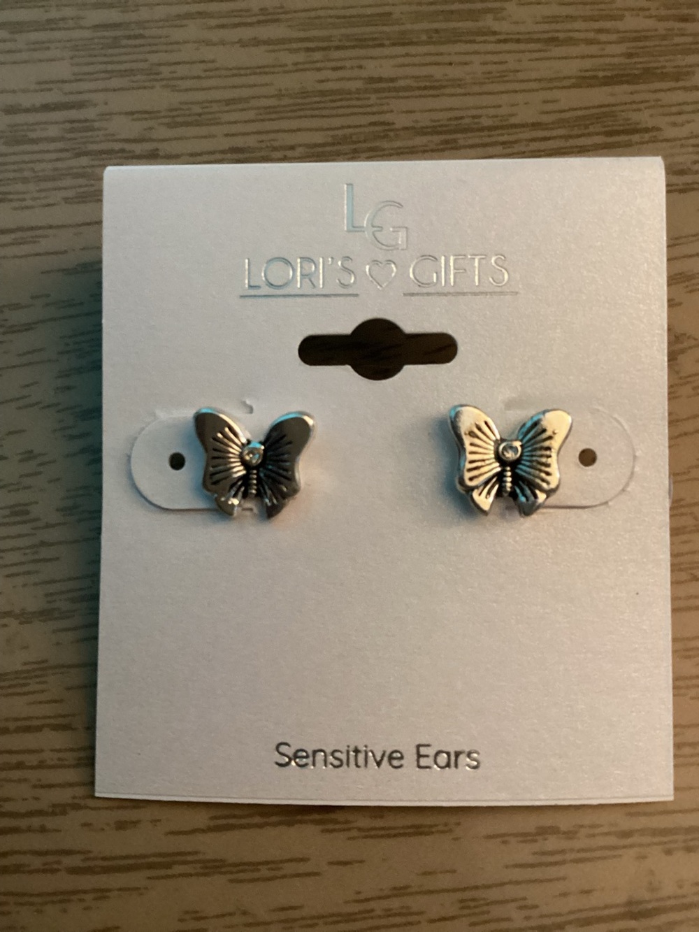 Lori’s Gifts Silvertone Butterfly Earrings New - Picture 2 of 7